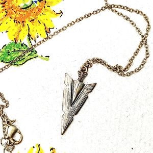 🌻$5! Vintage Silvertone Arrowhead Necklace